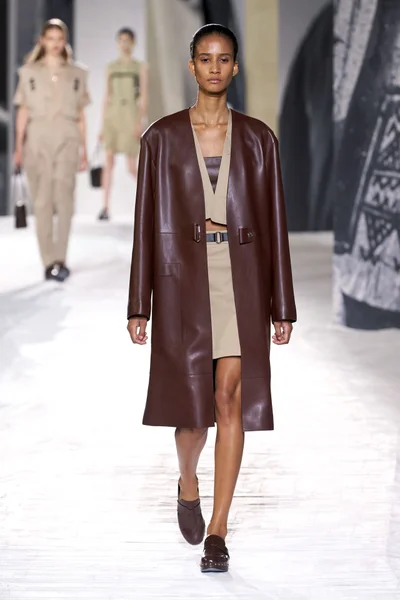 Look 27